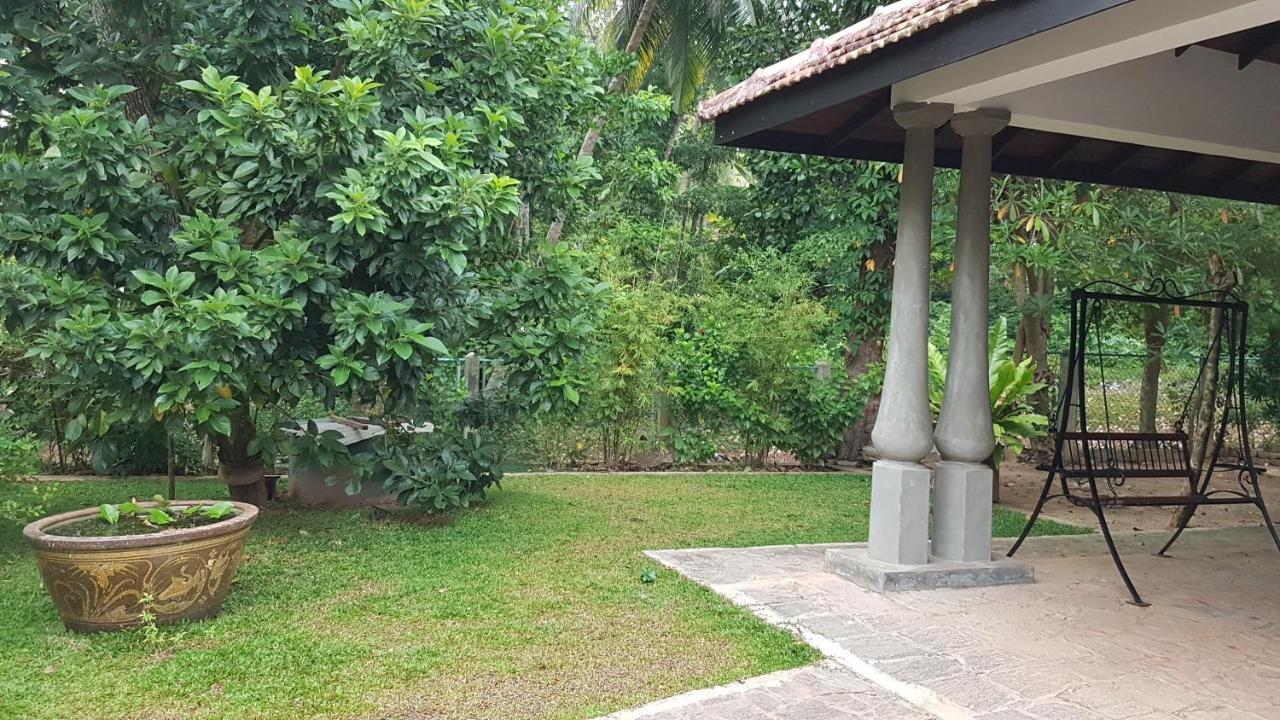 Siriniwasa Luxury Villa With Private Pool Induruwa Exterior photo